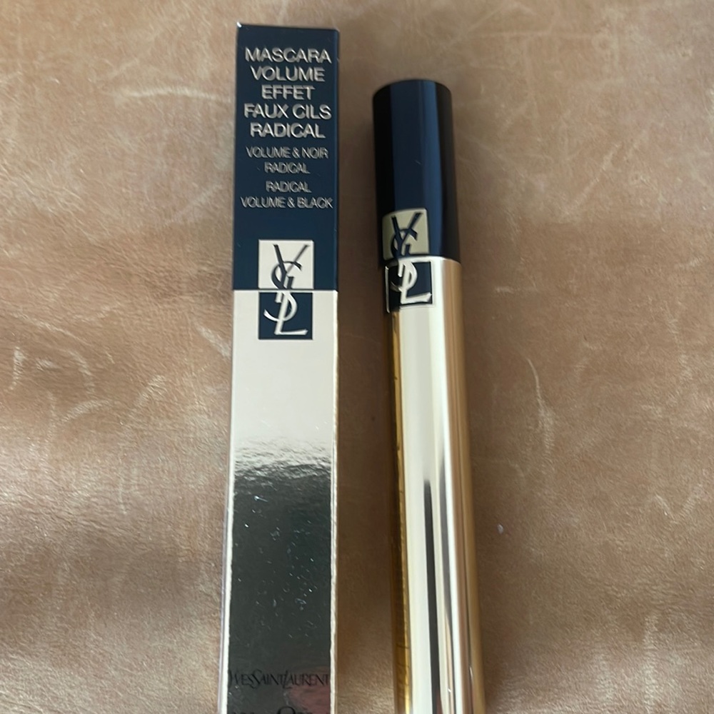 YSL mascara volume effet . Black. New .